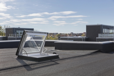 The new electric skylight completes the VELUX portfolio for flat roofs