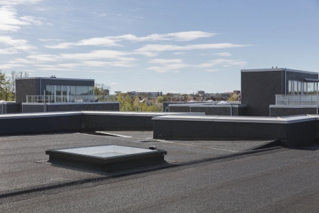 The new electric skylight completes the VELUX portfolio for flat roofs