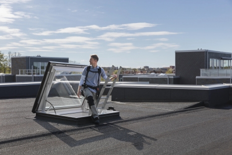 The new electric skylight completes the VELUX portfolio for flat roofs