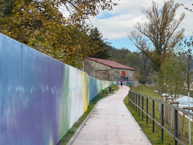 The wall on Táborského nábřeží in Brno was adorned by a nearly blind painter - foto: Petr Šmídek, 2025