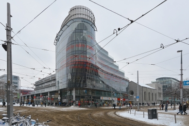 Zlatý Anděl je již čtvrt století dominantou pražského Smíchova - foto: Petr Šmídek, 2021