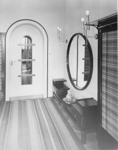 Apartment of the Lorka couple - Entrance hall in the Lorka couple's apartment - foto: ateliér de Sandalo Brno. Zdroj soukromý archiv potomků rodiny