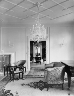 Apartment of the Lorka couple - Enfilade in the apartment of the Lorka couple, music salon - foto: ateliér de Sandalo Brno. Zdroj soukromý archiv potomků rodiny
