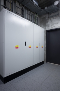 Testovací polygon BMW v Sokolově: Ve světově unikátním vývojovém centru se o bezpečné vedení elektrické energie starají technologie Hager