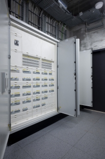 Testovací polygon BMW v Sokolově: Ve světově unikátním vývojovém centru se o bezpečné vedení elektrické energie starají technologie Hager