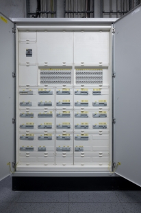 Testovací polygon BMW v Sokolově: Ve světově unikátním vývojovém centru se o bezpečné vedení elektrické energie starají technologie Hager