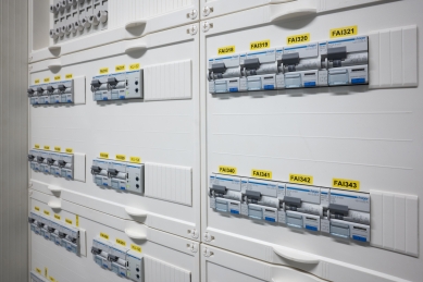 Testovací polygon BMW v Sokolově: Ve světově unikátním vývojovém centru se o bezpečné vedení elektrické energie starají technologie Hager