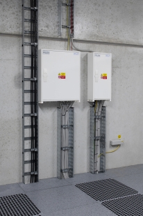 Testovací polygon BMW v Sokolově: Ve světově unikátním vývojovém centru se o bezpečné vedení elektrické energie starají technologie Hager