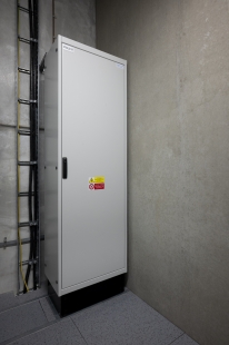 Testovací polygon BMW v Sokolově: Ve světově unikátním vývojovém centru se o bezpečné vedení elektrické energie starají technologie Hager