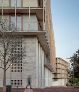 <h1>Circle Spring 2026 : Available Housing</h1> - HARQUITECTES - Social Housing 2104 - foto: Adrià Goula