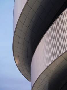Lanovka v Cortině d'Ampezzo nebude hotová do začátku ZOH. Chipperfieldova hokejová Aréna ano. - foto: David Chipperfield Architects