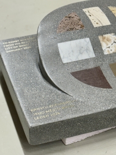 Pocta Ernstu Wiesnerovi - Umělecké dílo s fragmenty staveb Ernsta Wiesnera v dílně Radima Skácela, leden 2026