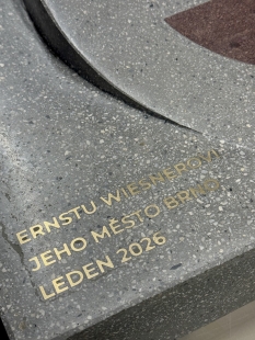 Pocta Ernstu Wiesnerovi - Umělecké dílo s fragmenty staveb Ernsta Wiesnera v dílně Radima Skácela, leden 2026