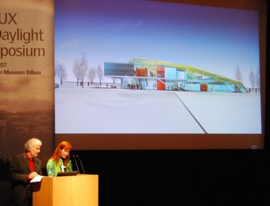 VELUX Daylight Symposium 2007 - Po úvodní teorii byla prezentace schwechatské sonderschule příjemným osvěžením (Fasch&Fuchs). - foto: Martin Rosa