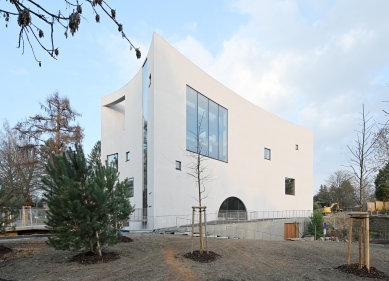 The design of the new library in Turnov refers to the Bohemian Paradise and will open in September - foto: Petr Šmídek, 2026