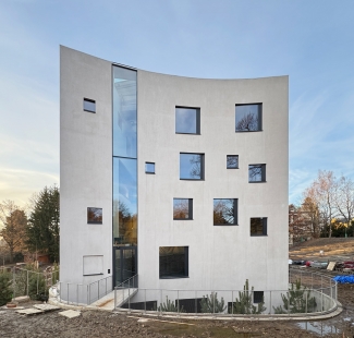 The design of the new library in Turnov refers to the Bohemian Paradise and will open in September - foto: Petr Šmídek, 2026