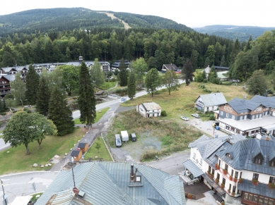 Do finále soutěže na nové centrum Špindlerova Mlýna postoupily tři týmy - Fotografie dnešního centra Špindlu