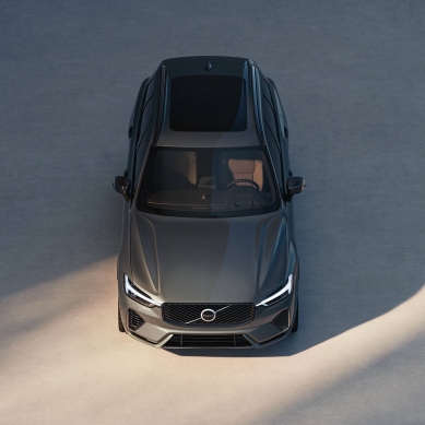 Auto jako zážitek. Volvo přichází s exkluzivní nabídkou pro architekty - Volvo XC60 – osvědčený bestseller značky a univerzální SUV pro práci, rodinu i každodenní provoz. Spojuje kompaktní rozměry, dostatek prostoru, bezpečí a komfort ve velmi vyváženém celku.