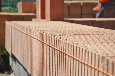 Single-layer brick masonry HELUZ as a sophisticated system without risks