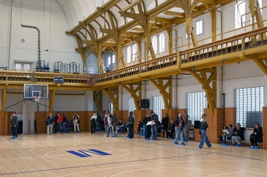 Reflection on Open House Brno 2026 - Gym Pod Hradem by August Prokop at Údolní 3 - foto: Petr Šmídek, 2026