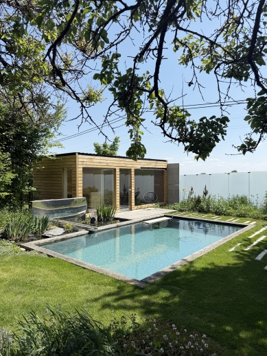 PŘÍRODNÍ BAZÉN SMALL POOL jako součást zahradní architektury