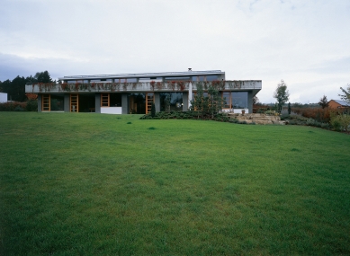 Poctu ČKA za rok 2026 získal Ladislav Lábus - Vila ve Vonoklasech, 1998, Vonoklasy - foto: ateliér Lábus AA