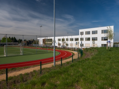 Kolovraty mají novou školu: chytré učebny, dvě tělocvičny i atrium pro děti