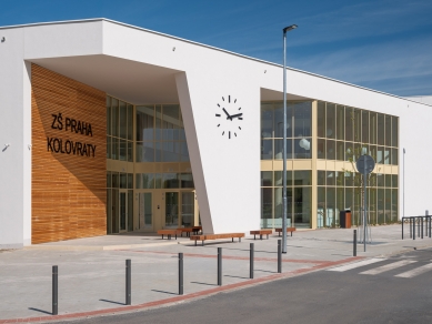 Kolovraty mají novou školu: chytré učebny, dvě tělocvičny i atrium pro děti