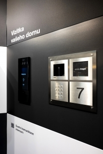 <b>Black and white for every interior!</b>