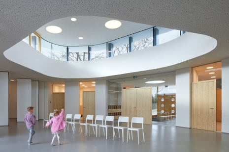 Dýhované dveře SAPELI: přístup řemeslníka s technologickým zázemím fabriky - foto: BoysPlayNice