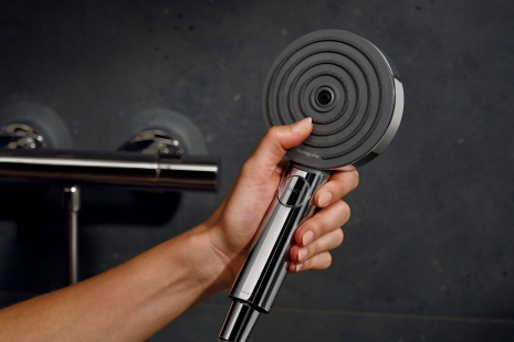 125 years of Hansgrohe: From pioneering showers to bathrooms of the future - Pulsify Select S in a modern bathroom.