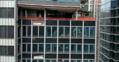 Workers stabilized the building in Manhattan, whose load-bearing columns had deformed
