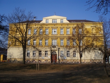 Hradec Králové upravil tendr na opravu školy za 223 mil. Kč, větší váhu má cena