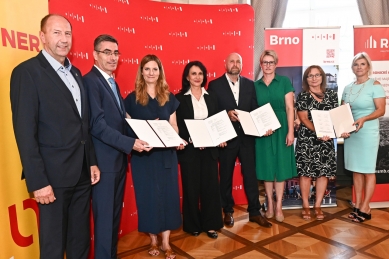 Representatives of Brno signed a contract with the contractor for housing at Kamenný vrch