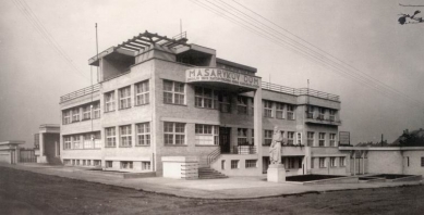 Pozvánka na výstavu Jiří Kroha – architekt, malíř, designér, teoretik - Masarykův dům sociální péče v Mladé Boleslavi, 1925-1927 - foto: Muzeum města Brna