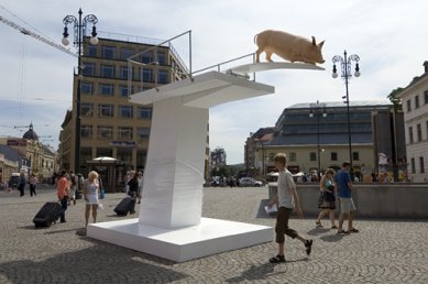 V centru Prahy jsou ode dneška zase velké sochy - foto: Ester Havlová