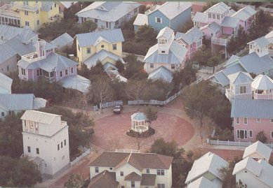 Léon Krier - (Bývalá) vlastní vila, Seaside, Florida (vlevo dole) - foto: © DPZ