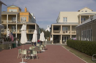 Andrés Duany a Elizabeth Plater-Zyberk - Seaside, Florida, projekt 1978, dokončeno - letovisko, první významná realizace podle zásad Nového urbanismu a jeho úspěšná ikona - foto: © DPZ