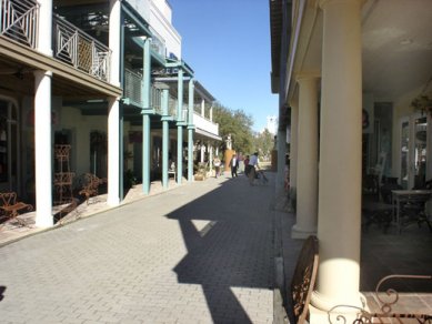 Andrés Duany a Elizabeth Plater-Zyberk - Seaside, Florida, projekt 1978, dokončeno - letovisko, první významná realizace podle zásad Nového urbanismu a jeho úspěšná ikona - foto: © DPZ