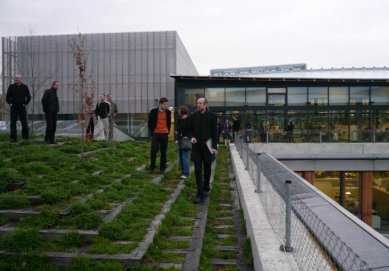 Šépkova Ročenka české architektury pokřtěna - Prohlídka stavby ČSOB, v popředí Dalibor Borák, předseda ČKA - foto: Kateřina Lopatová