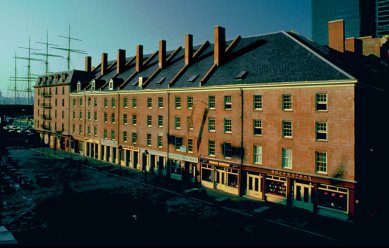 Za Janem Hirdem Pokorným - Domovní blok Schermerhorn Row, New York, 1976–1984, rekonstrukce - foto: Robert Motzkin