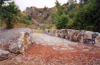 Eva Wagnerová - Čebín – Dálky, projekt zpřístupnění lomu a regenerace prostoru, projekt 2001, realizace 2002 - foto: archiv autorky