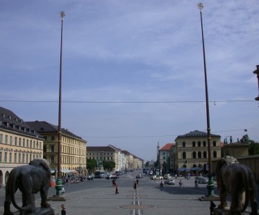 Věda, architekti a památky - <B>Mnichov</B>: Pohled tímž směrem, před výstavbou věží, 2003. - foto: Martin Horáček