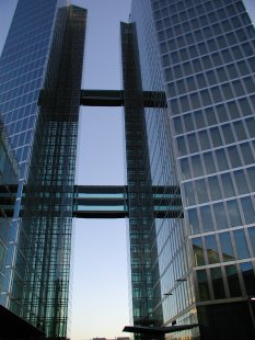 Věda, architekti a památky - <B>Mnichov</B>: Průhled „dvojčaty“. - foto: Martin Horáček