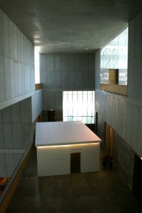 Věda, architekti a památky - <B>Lipsko</B>: Prostorová geometrická abstrakce příliš spoléhá na nearchitektonické prvky: sluneční svit a stromy za okny. Pokud bude budova obestavěna, zčásti o tyto výhody přijde. Výběrově biofilní minimalismus! - foto: Martin Horáček