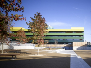 Stirling Prize 2008 - nominované stavby - Westminster Academy v Naim Dangoor Centre, Londýn, Allford Hall Monaghan Morris - foto: © Tim Soar