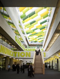 Stirling Prize 2008 - nominované stavby - Westminster Academy v Naim Dangoor Centre, Londýn, Allford Hall Monaghan Morris - foto: © Tim Soar