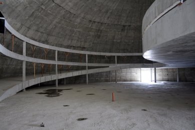 Oscar Niemeyer v Niterói [BR] - Teatro Popular [2007] - Divadlo - foto: Peter Malaga