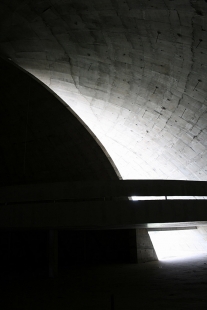 Oscar Niemeyer v Niterói [BR] - Teatro Popular [2007] - Divadlo - foto: Peter Malaga