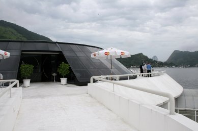 Oscar Niemeyer v Niterói [BR] - Estacao Hidroviária de Charitas [2004] - Přístav osobní lodní dopravy Niterói-Rio - foto: Peter Malaga